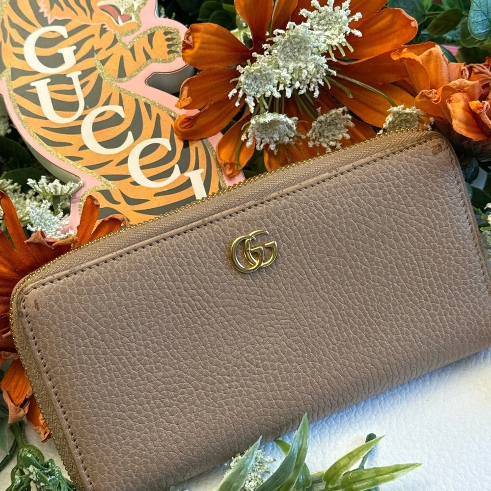 Gucci  Leather Zip Around Wallet. - Picture 3 of 14